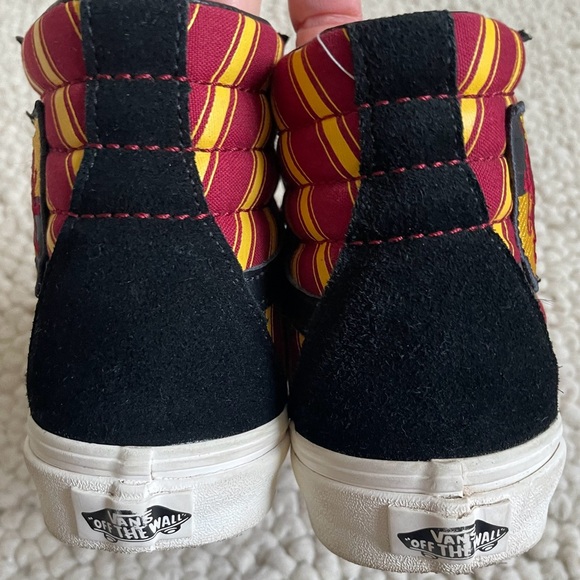 SOLD: Vans x Harry Potter SK8-Hi Gryffendor Sneakers, Men’s US 6.5 - Picture 9 of 11